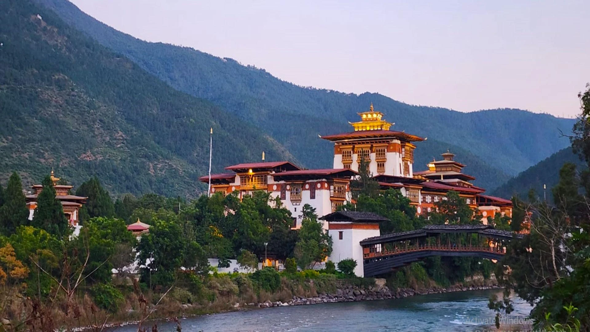 Book the Best Bhutan Package Tour from Delhi with NatureWings