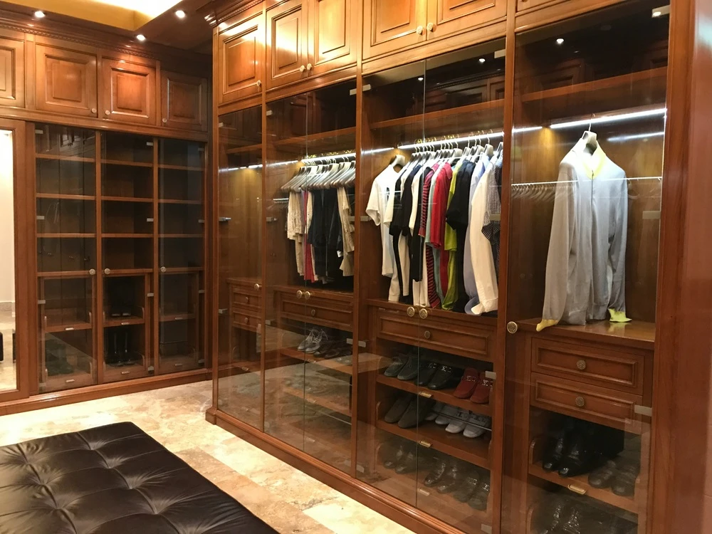 Walk-In Wardrobes for the Ultimate Fashion Experience