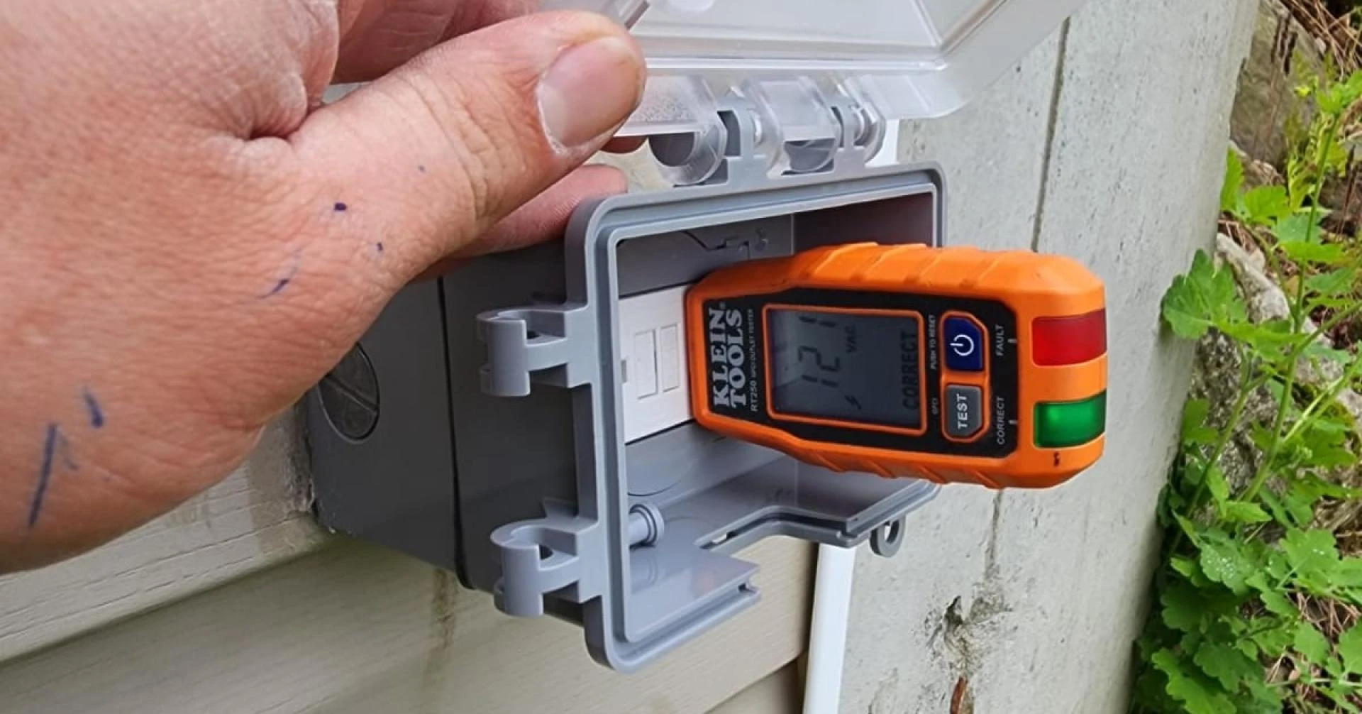 Finding the Best Commercial Electrical Contractors and Electrical Contractors near You (RM Electrician – Northborough)