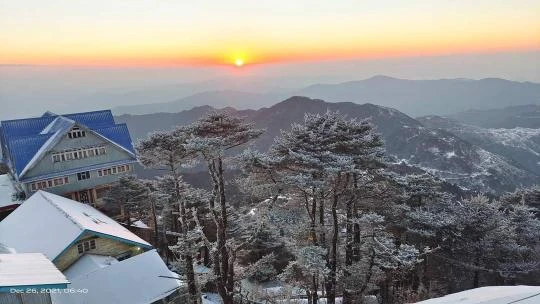 Wonderful Sandakphu Tour with Classic Land Rover at Best Price from NatureWings, HURRY!