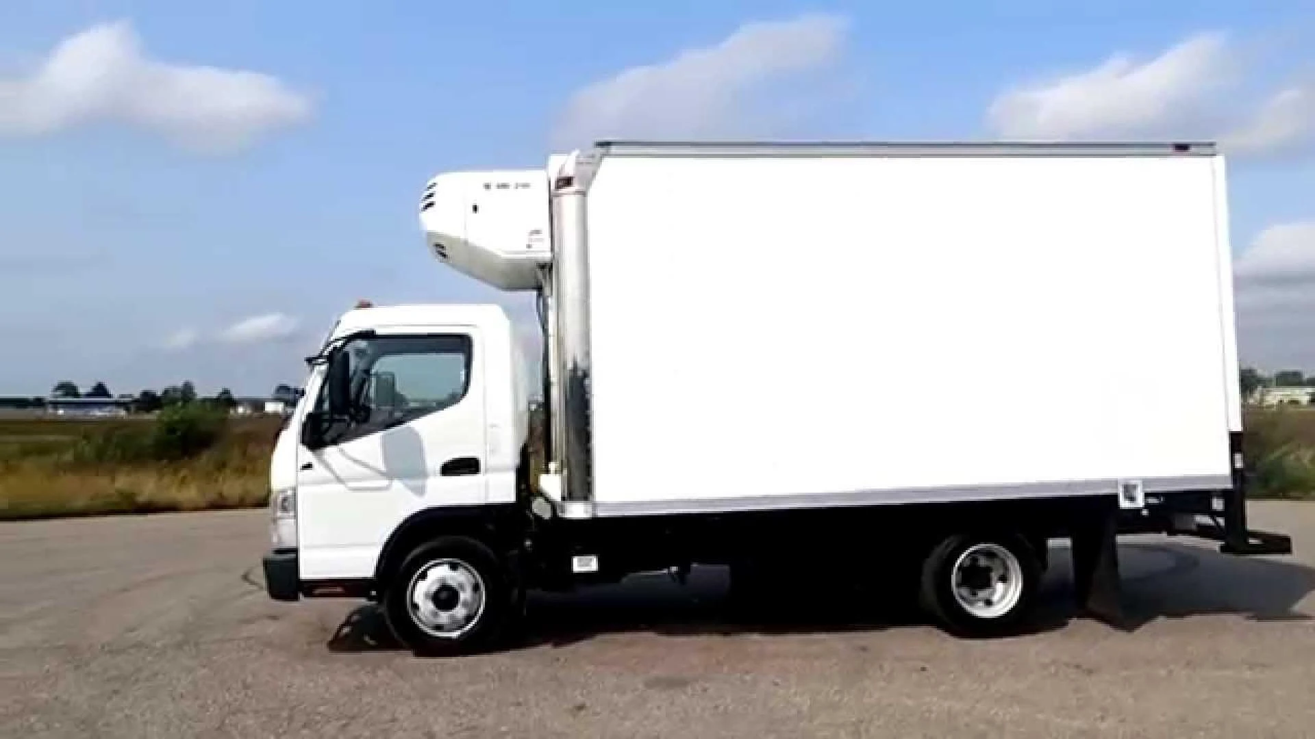 Refrigerated Van For Rent In Dubai