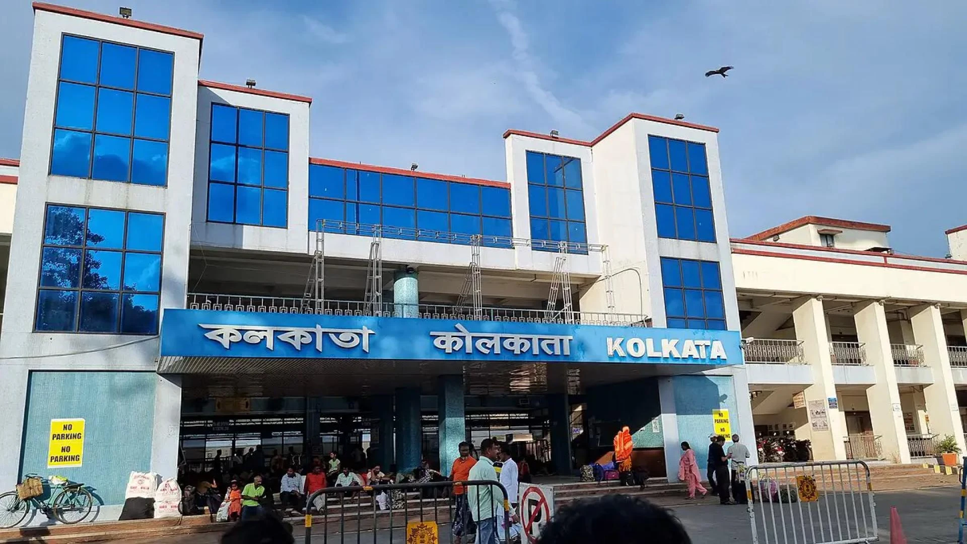 Seasonal Advertising Trends at Kolkata Railway Station