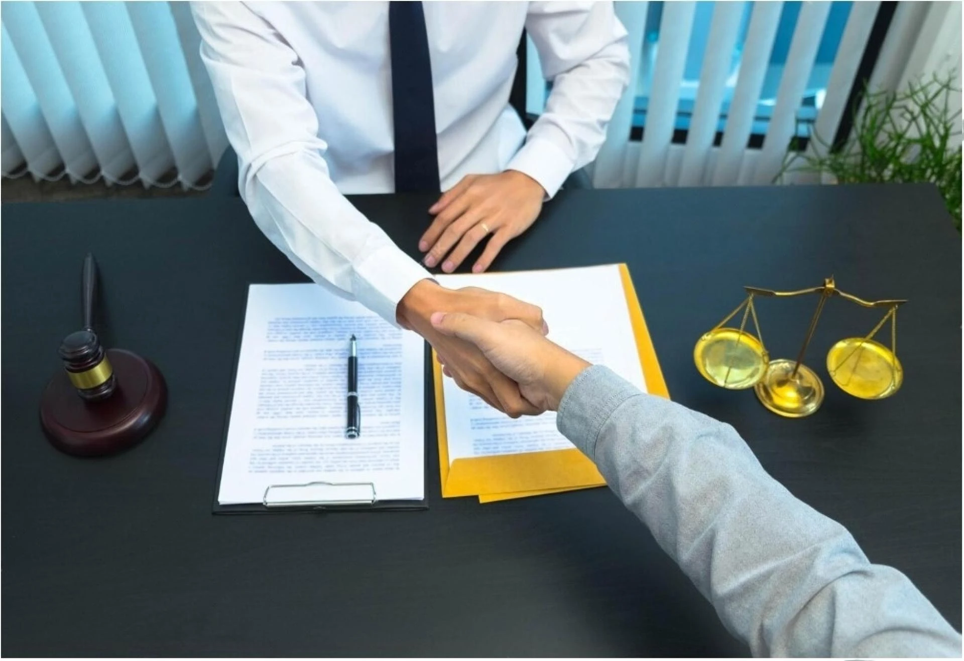 Streamlining Contract Redlining: Key to Successful Contract Management (CLM)