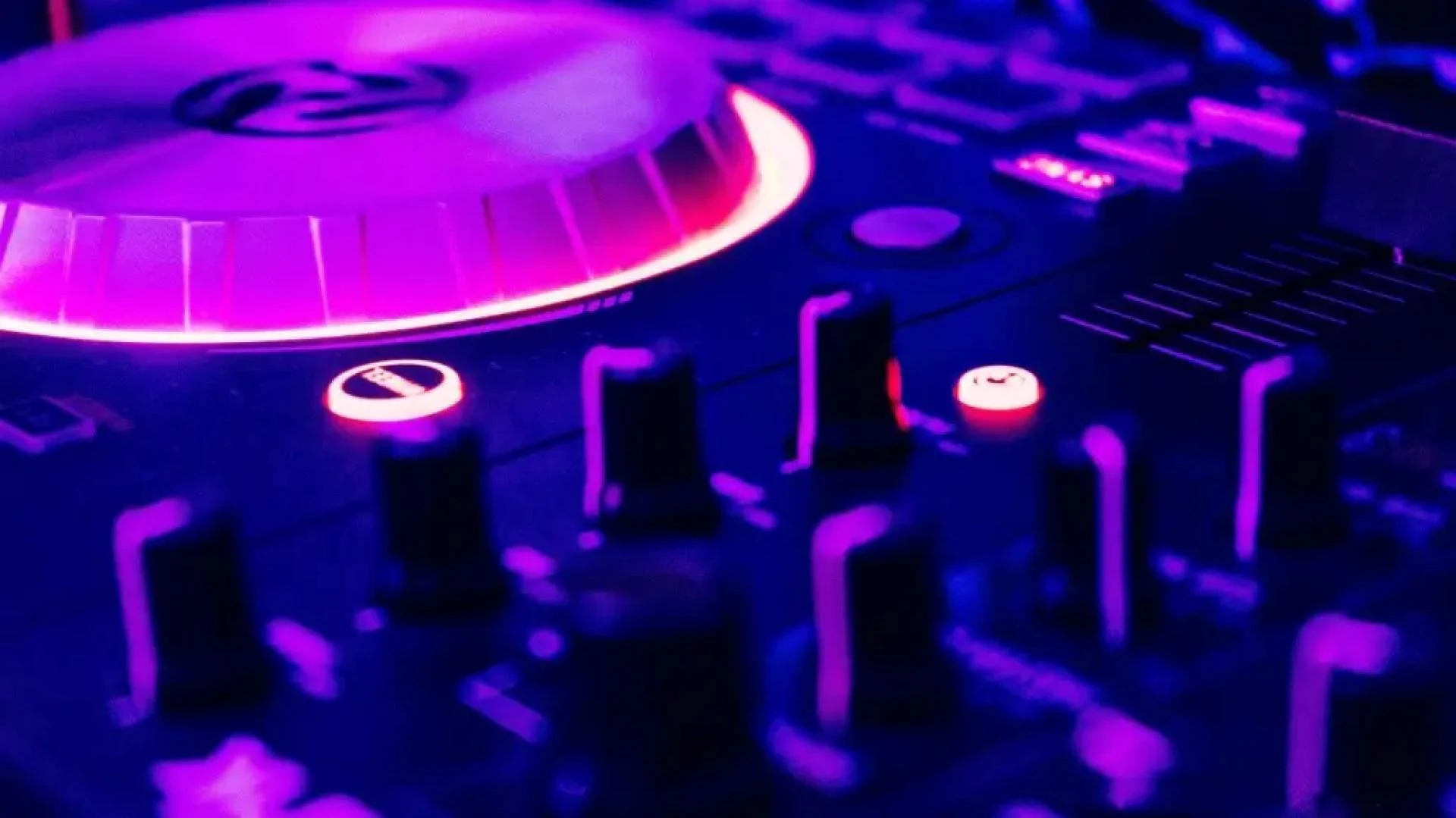 Die Rolle eines Hochzeits-DJs in Tirol: mobile-disco.at erklärt