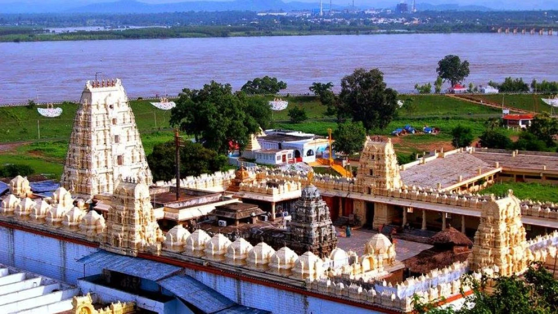 Sri Vaikuntha Rama Temple in Bhadrachalam  Andhra Pradesh