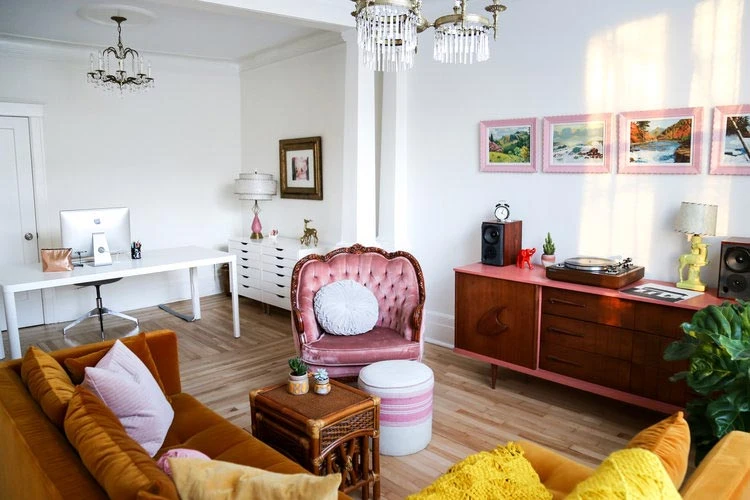 DECORATING WITH RECOVERED PIECES, OWN STYLE AND KITCH TOUCHES