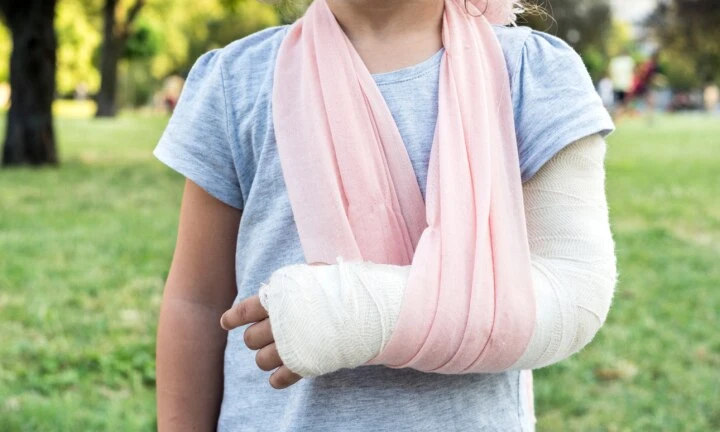 Fractures in children! Everything you need to be aware of as a parent.