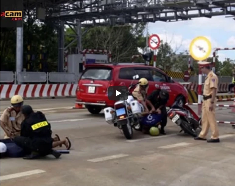 Một đối tượng nghiện ngập vì thiếu tiền đã ăn trộm gà của người dân nhưng bị phát hiện.