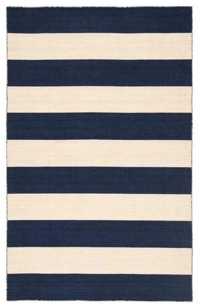 Enlighten the Main Areas of your Home with Barclay Black and White Rug