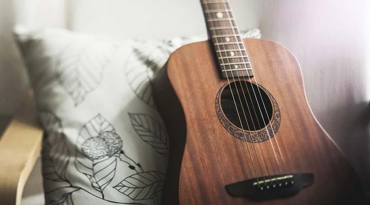Acoustic Guitars| Best Acoustic Guitar under 2000- Everything You Want to Know