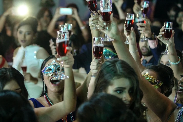 Wanna Throw an Awesome Party? Here’s Why You Need an Ultimate Bar Service