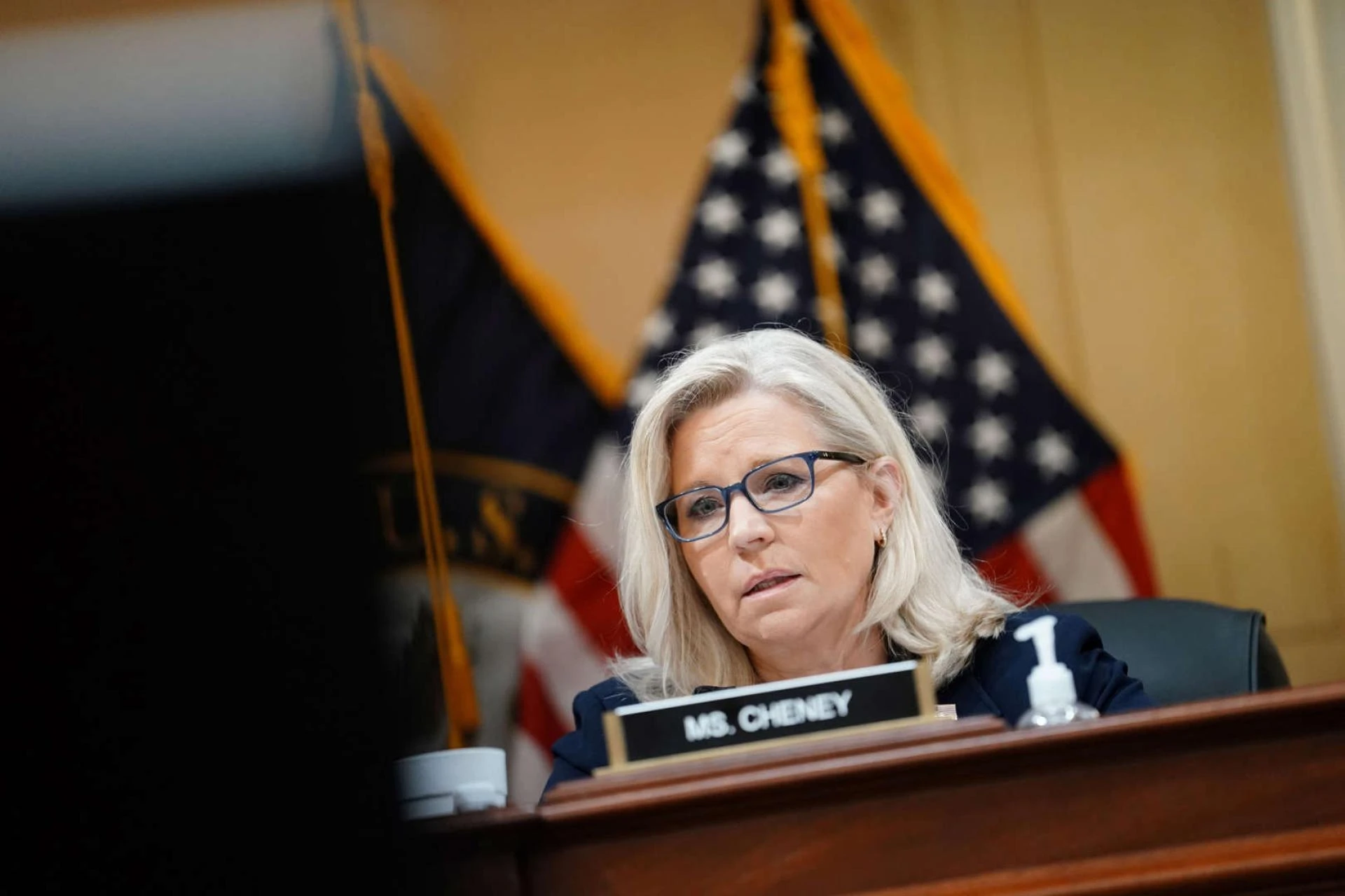 Liz Cheney accuses Trump of \'dangerous lies\' about FBI search of her home