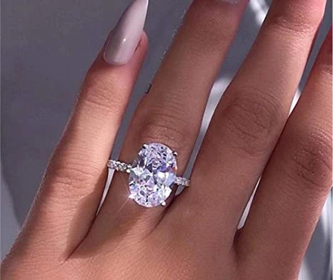 Buying an engagement ring online vs store