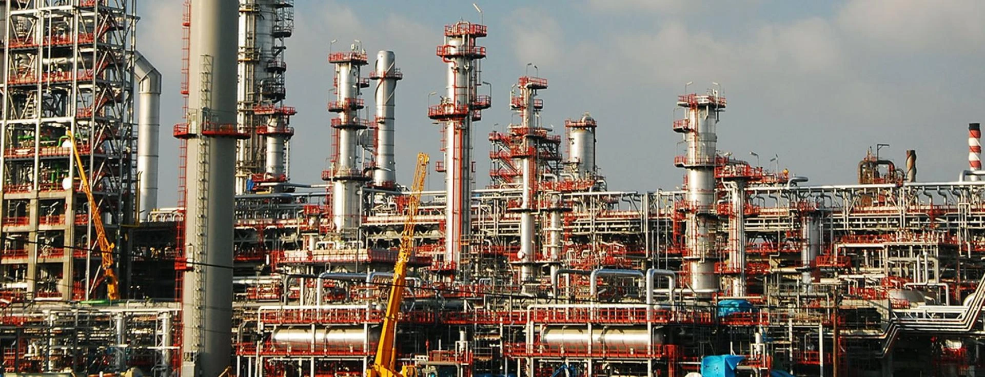 How to Work Safely with Industrial Chemicals in a Laboratory?