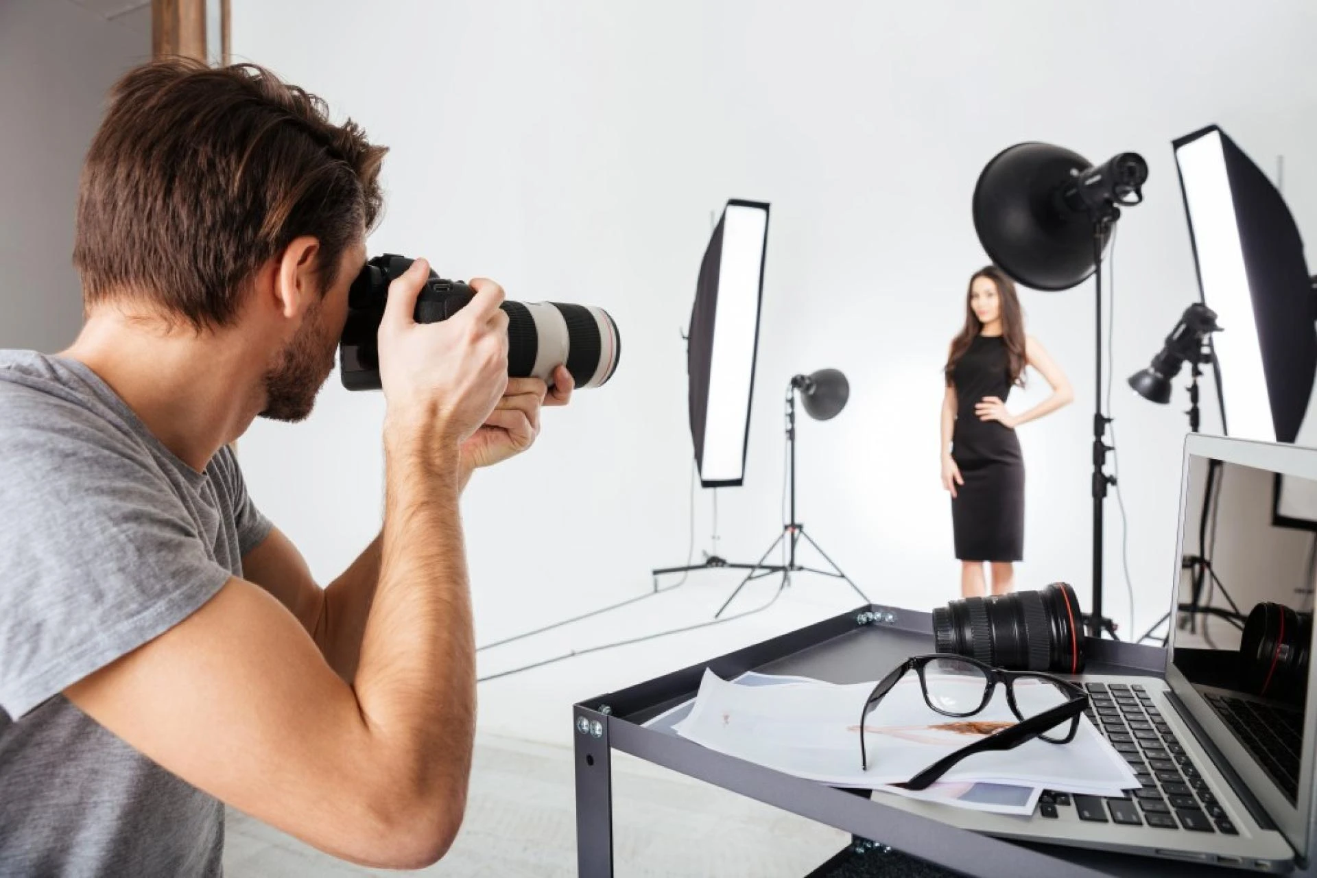 The Benefits of High-Quality Ecommerce Model Photography