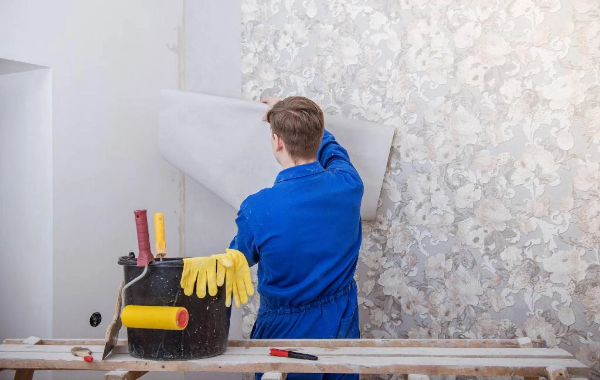 What Are the Essential Tips for Successful Wall Paper Fixing Work?