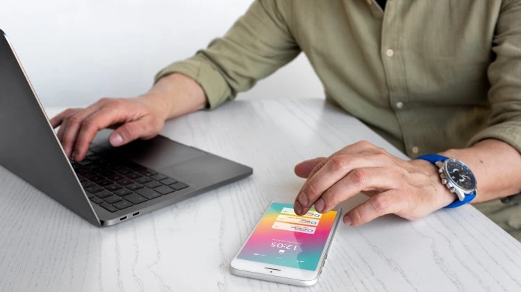 The Cost to Publish an App on Google Play vs. the Apple Store