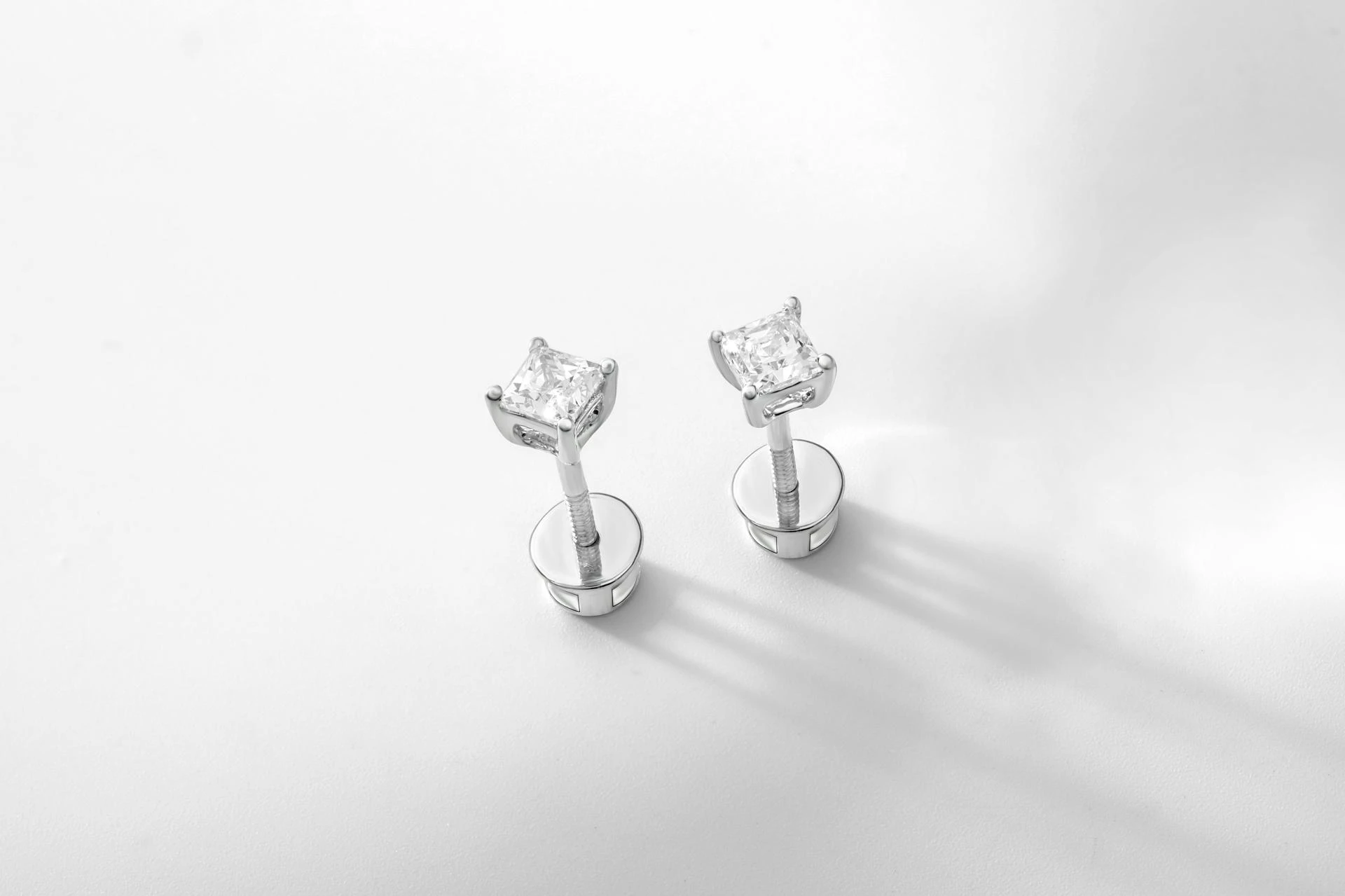 Radiant Perfection: Diamond Earrings That Speak Volumes