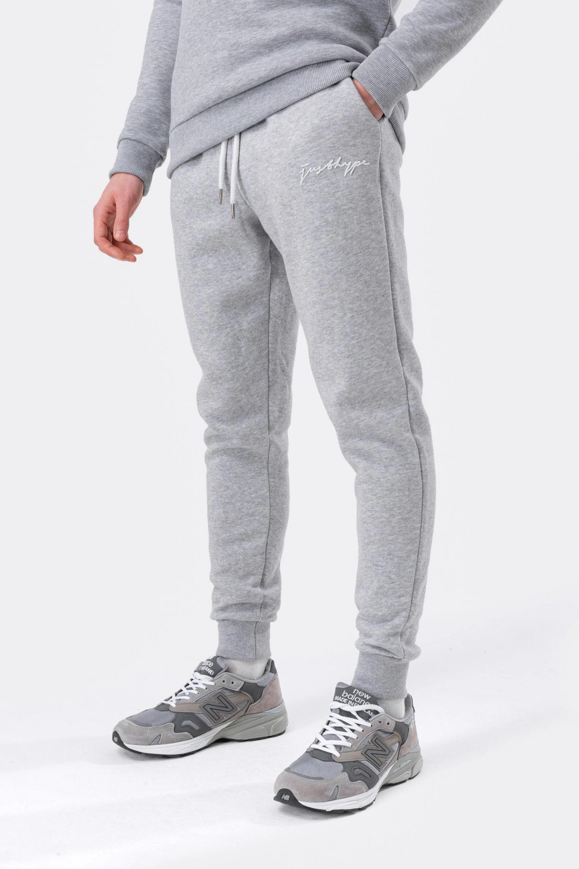 How to Style Mens and Womens Joggers for All Occasions