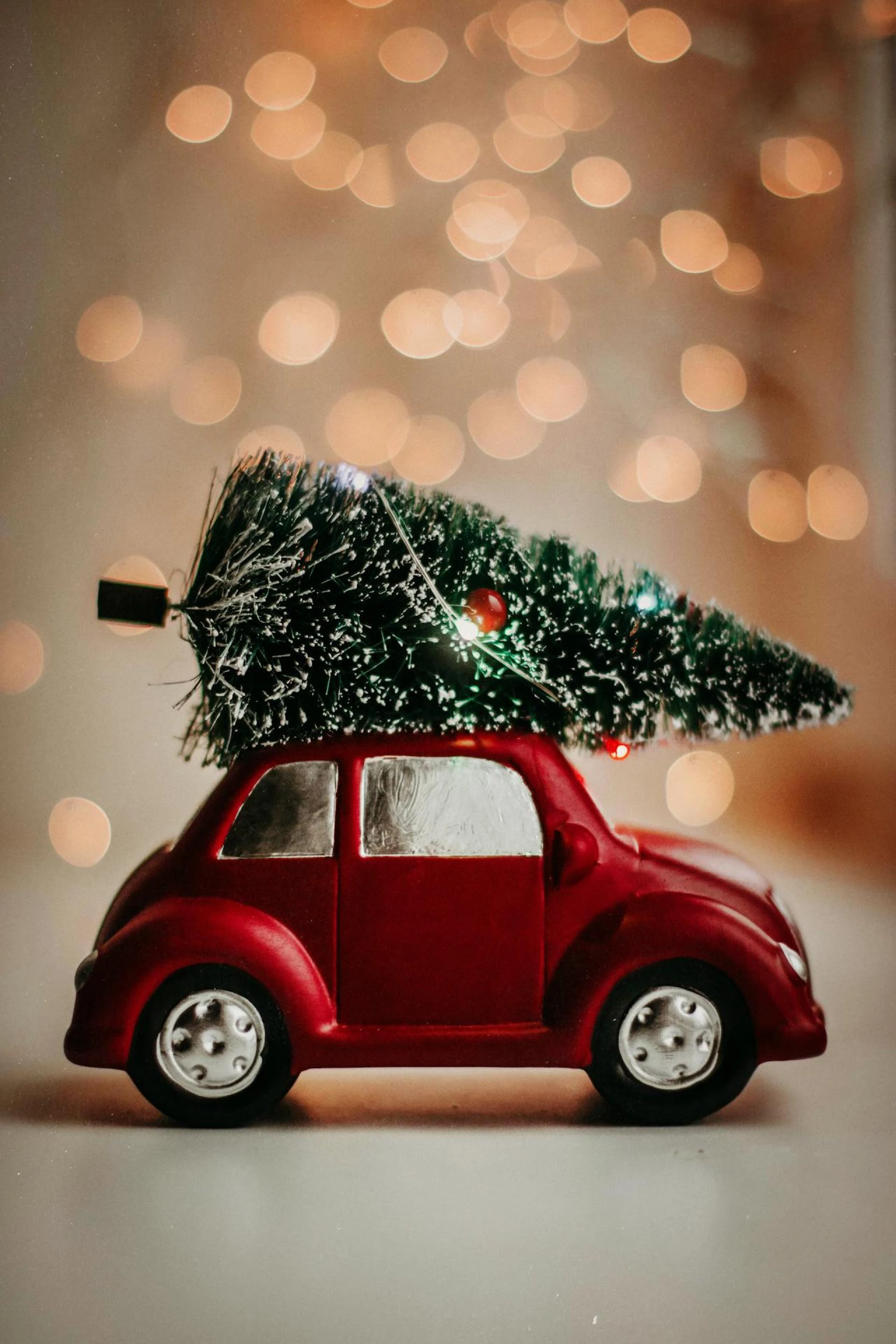 Christmas Tree Decorations: How to Create the Perfect Look