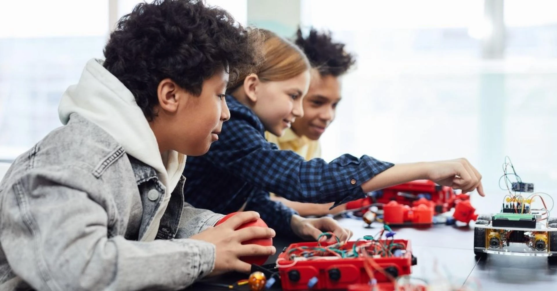 Ignite Your Child’s Curiosity at the March Break STEM Camp!