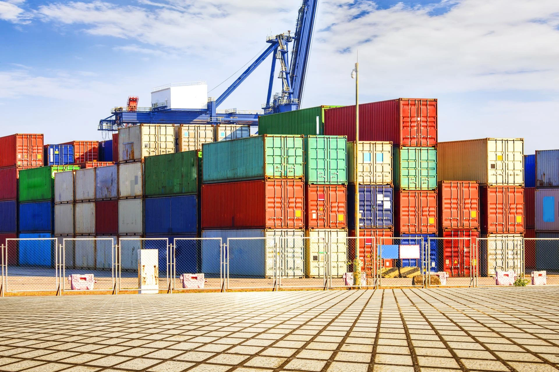 Choosing the Right Cargo Shipping Containers: Key Considerations