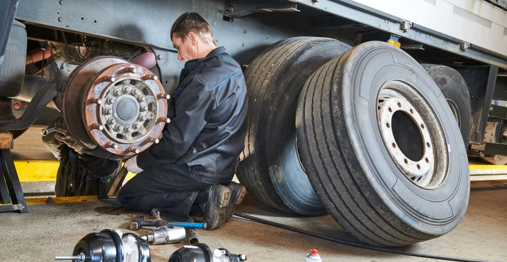 Emergency Mobile Truck Repair: What To Do When Your Truck Breaks Down