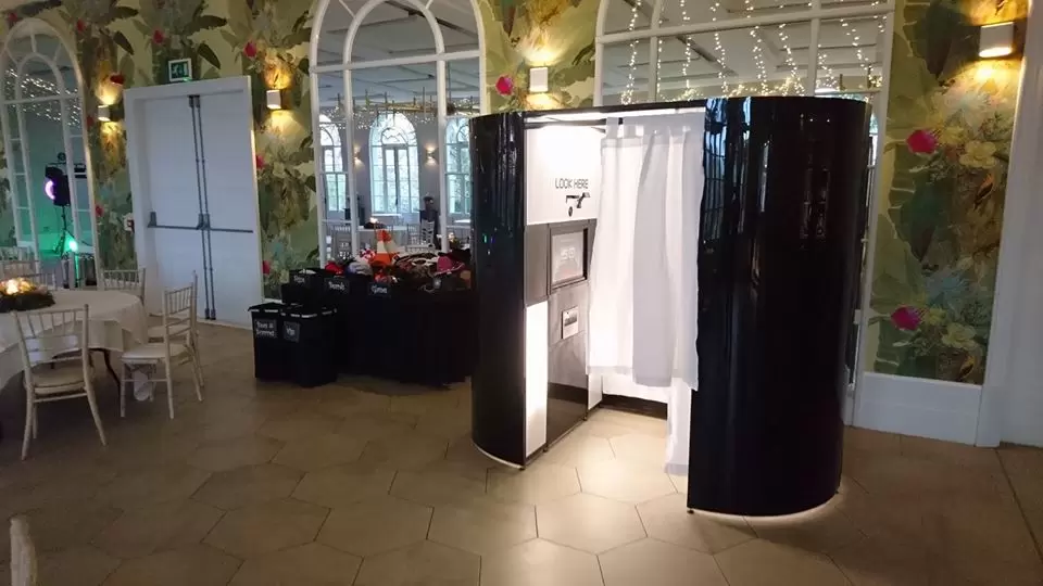 How to Get a Photo Booth for Free: Tips and Tricks!