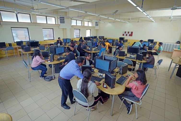 How to Check the Complete B.Tech Course Details to Find the Right One for You 