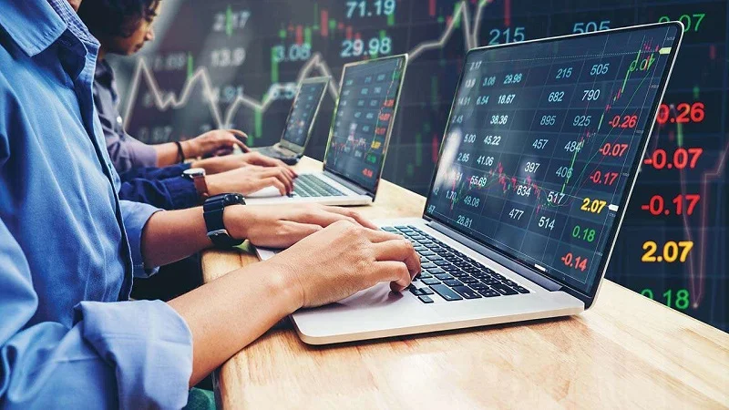 ETFs vs. Mutual Funds: Which Is Right for You in 2025?