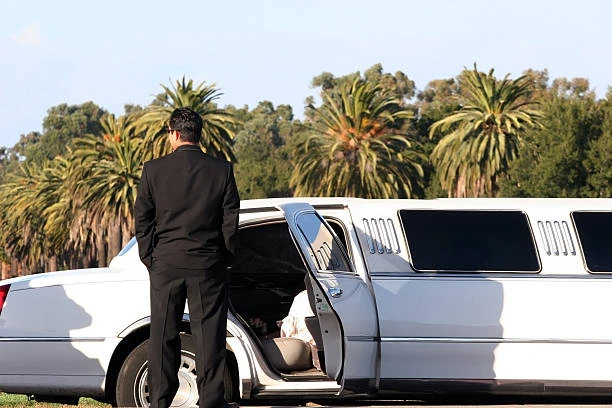 Make Prom Extra Special with a Limo Service in Toronto: Here’s Why