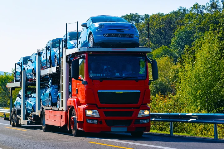Carrier Truck in Oakland: The Backbone of Efficient Logistics