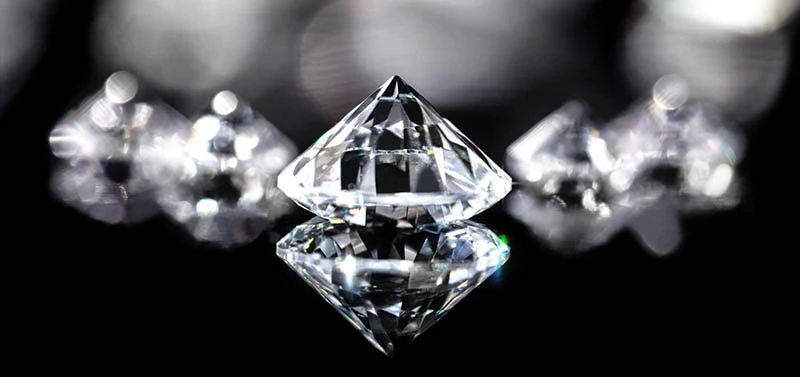 The Ultimate Guide to Diamond Ring Shopping: From Virtual Try-Ons to Natural Stones