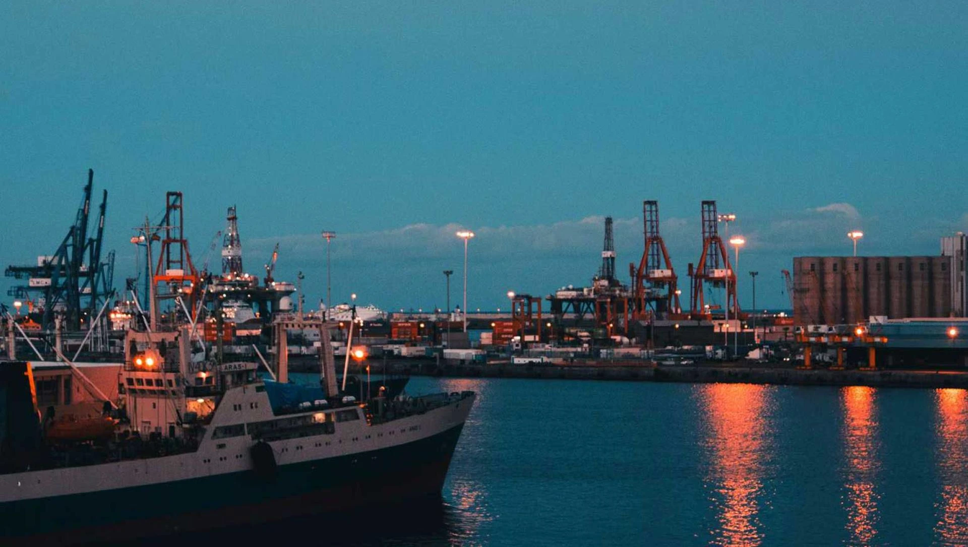 The Role of Marine Construction Services in Building Sustainable Waterfront Communities