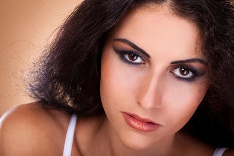  5-Step Guide to Achieve the Perfect Cat Eye with Colorbar Kajal