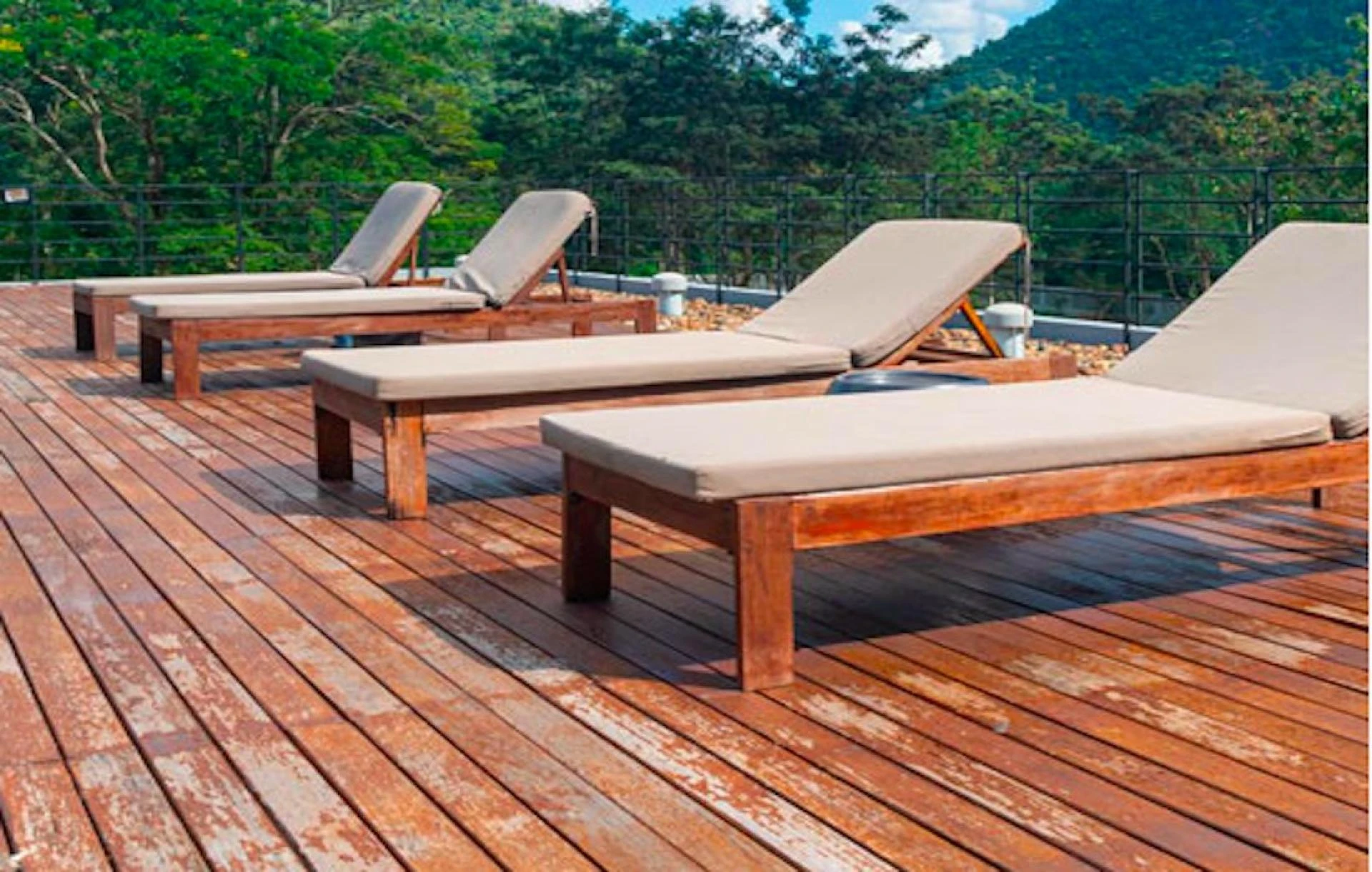 Modern and Simple Wood Deck Design Ideas for Sydney Homes