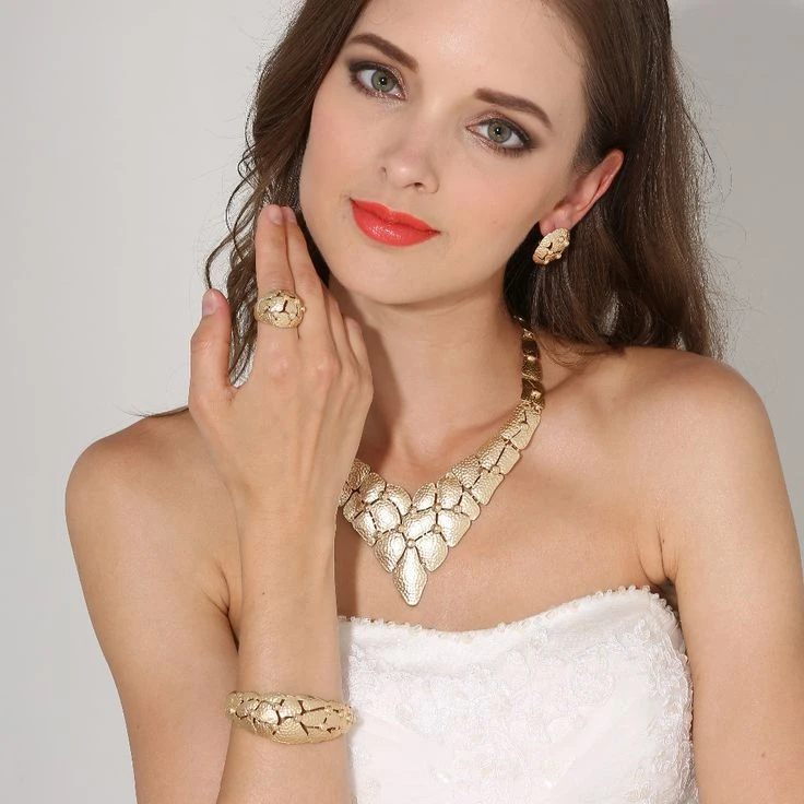 Ocean-Inspired Jewelry: Why Wave Necklaces Are in High Demand