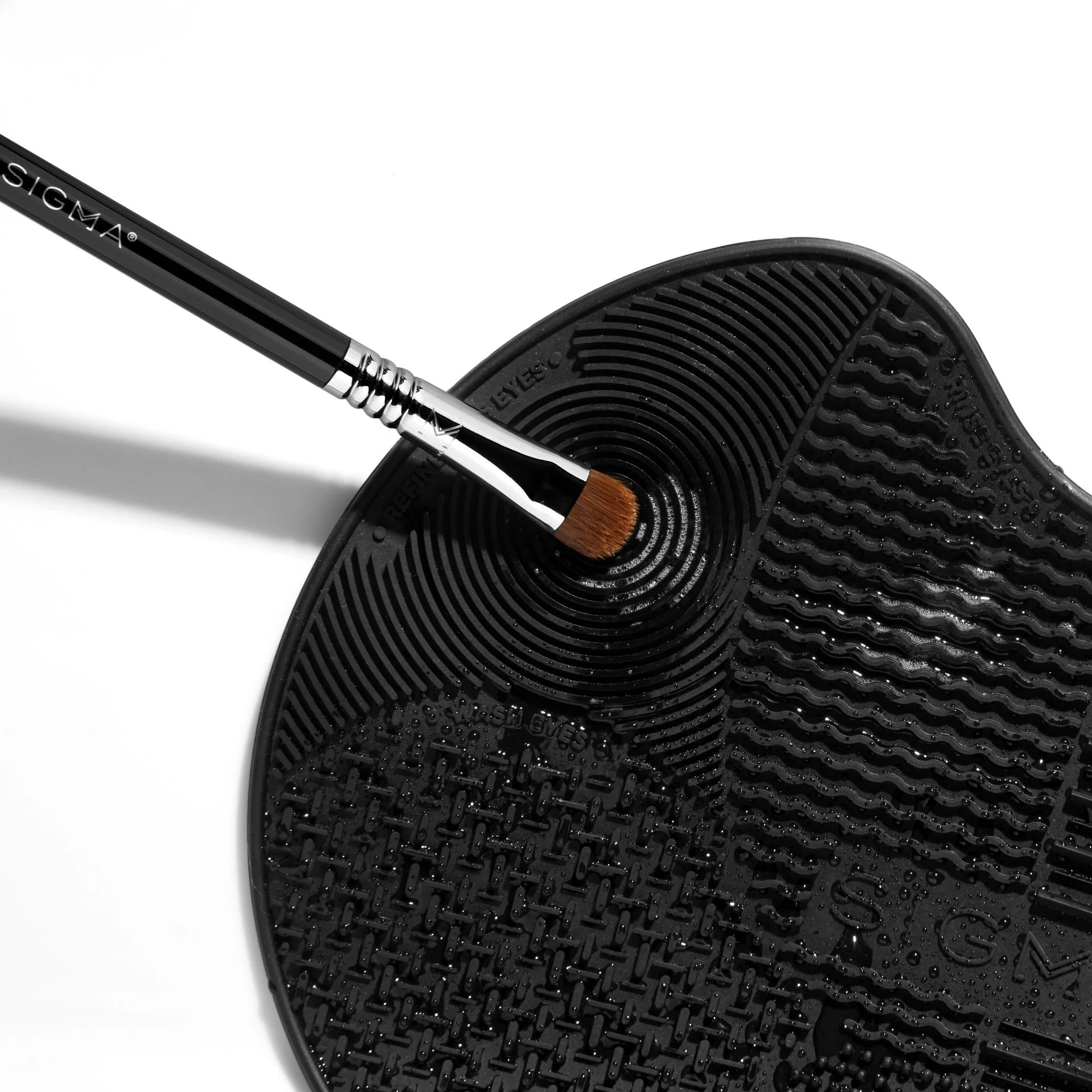 Tips to Keep Your Cosmetic Brushes in Top Form