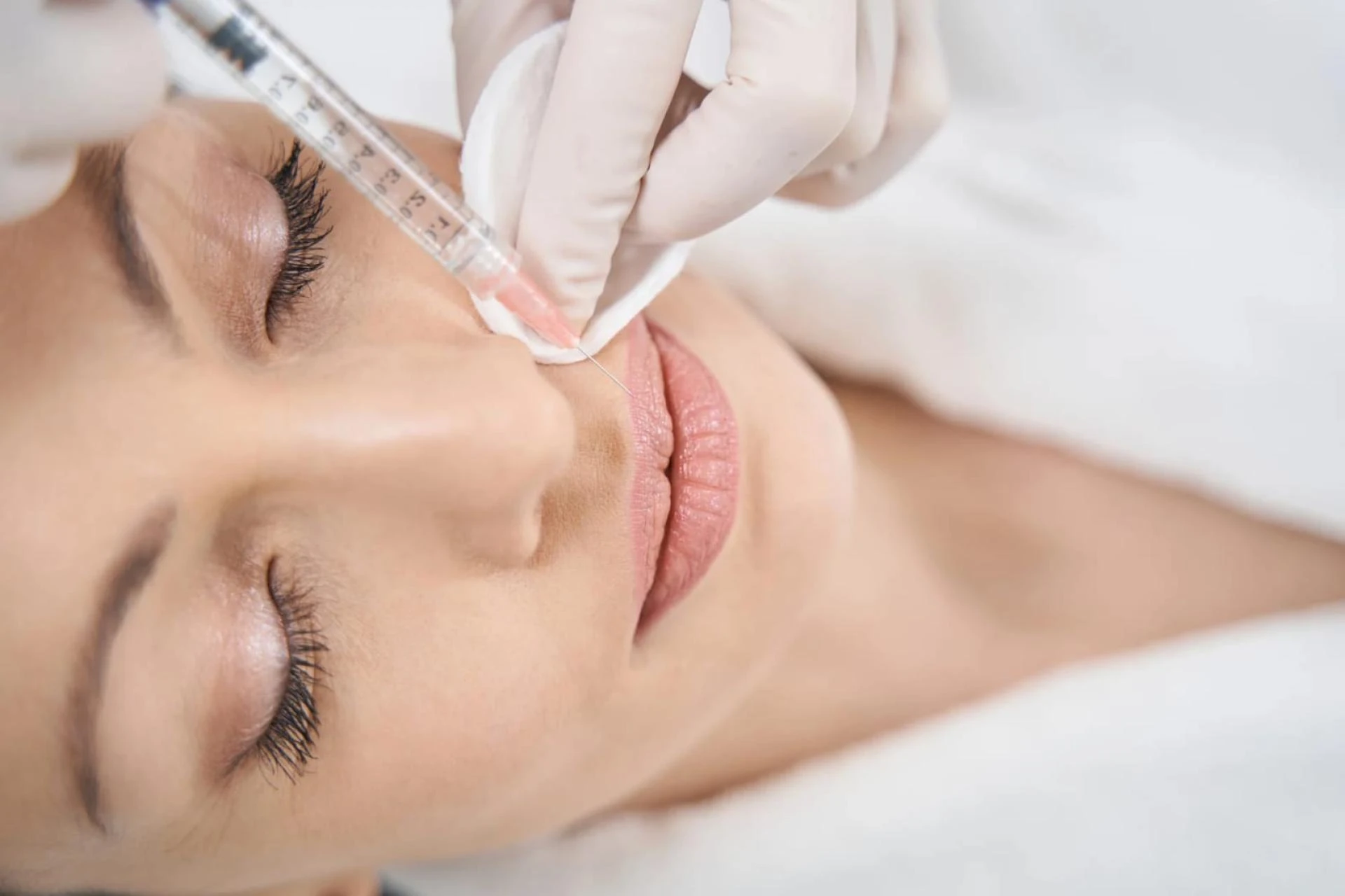 Best Doctors in dubai for Fillers: Solutions for Hollow Cheeks and Sunken Eyes