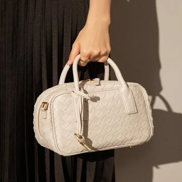 Why Crossbody Bags Are the Ultimate Fashion Essential for Every Woman