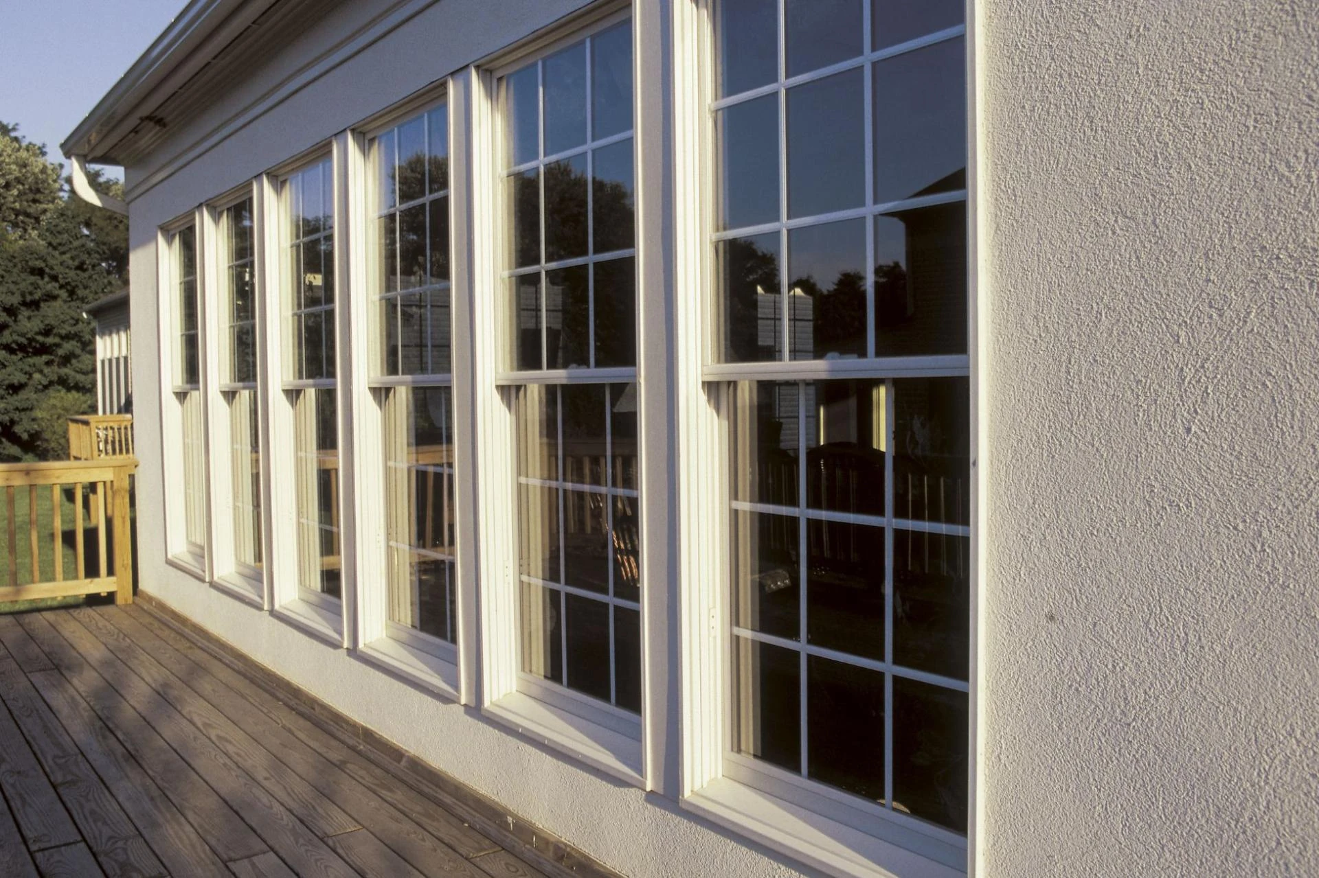 Benefits of Retractable Screen Doors in Calgary: Fresh Air, No Bugs