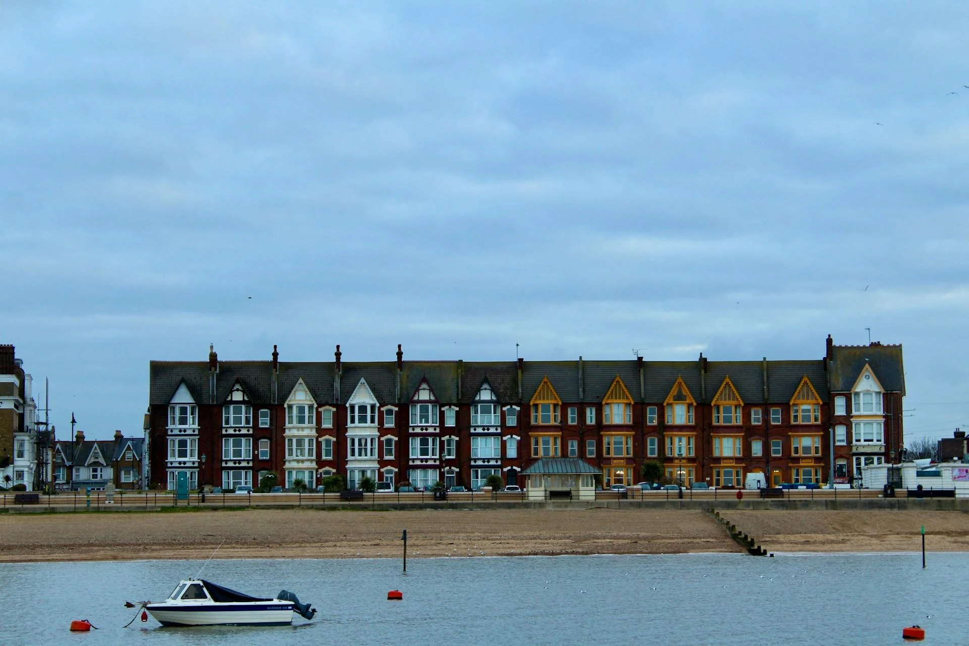Best Seaside Towns Near London for a Relaxing Getaway