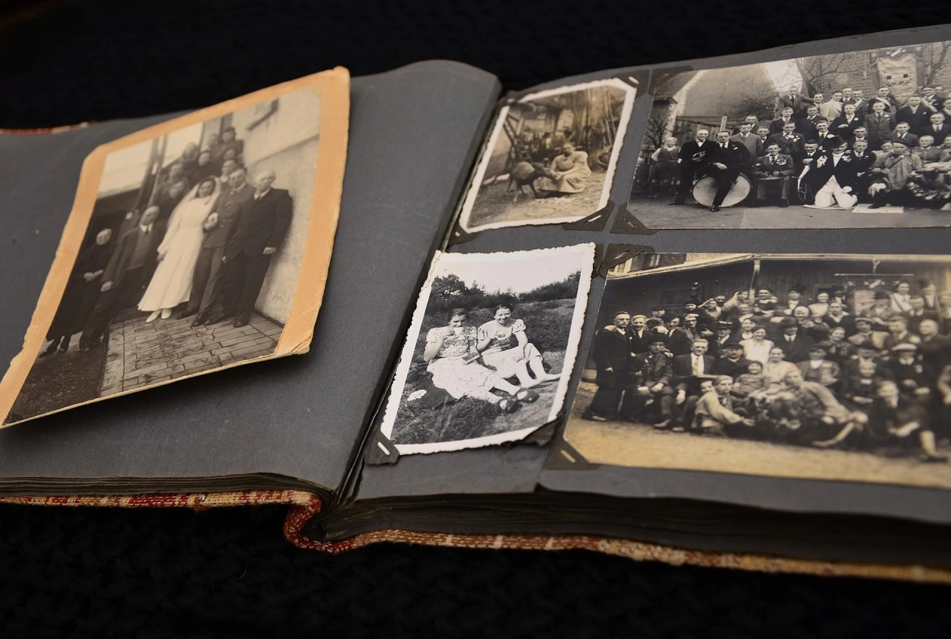 What is the best way to scan old photos?