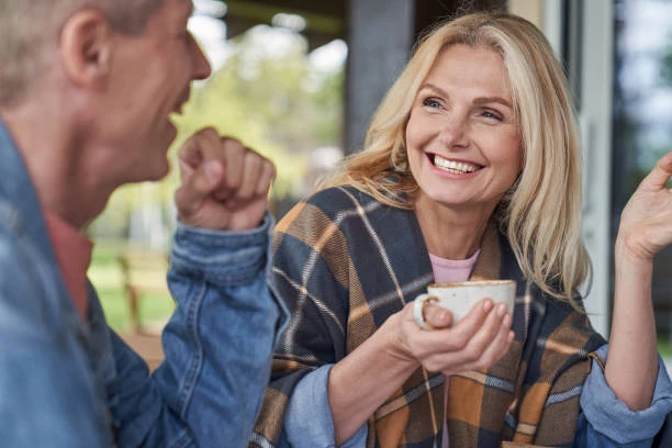 How Can You Tell If a Mature Woman Is Interested in You?