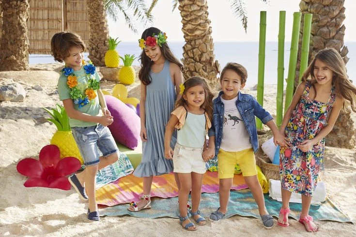 Women’s Business Suits: Power, Style, and the Joy of Shopping from a Clothing Store Online Title