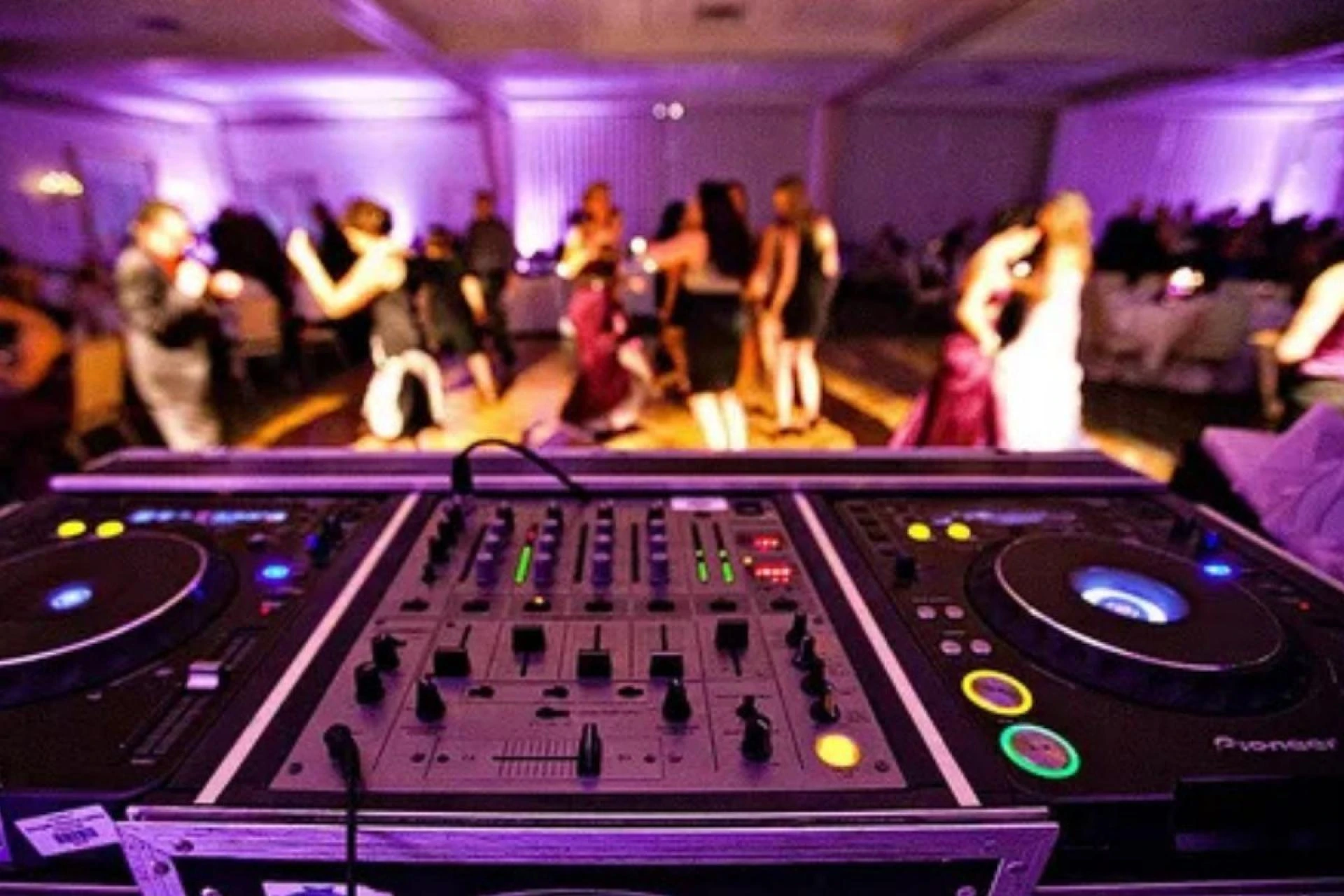 The Ultimate Guide to Hiring Wedding DJs in Burlington, MA for an Unforgettable Celebration