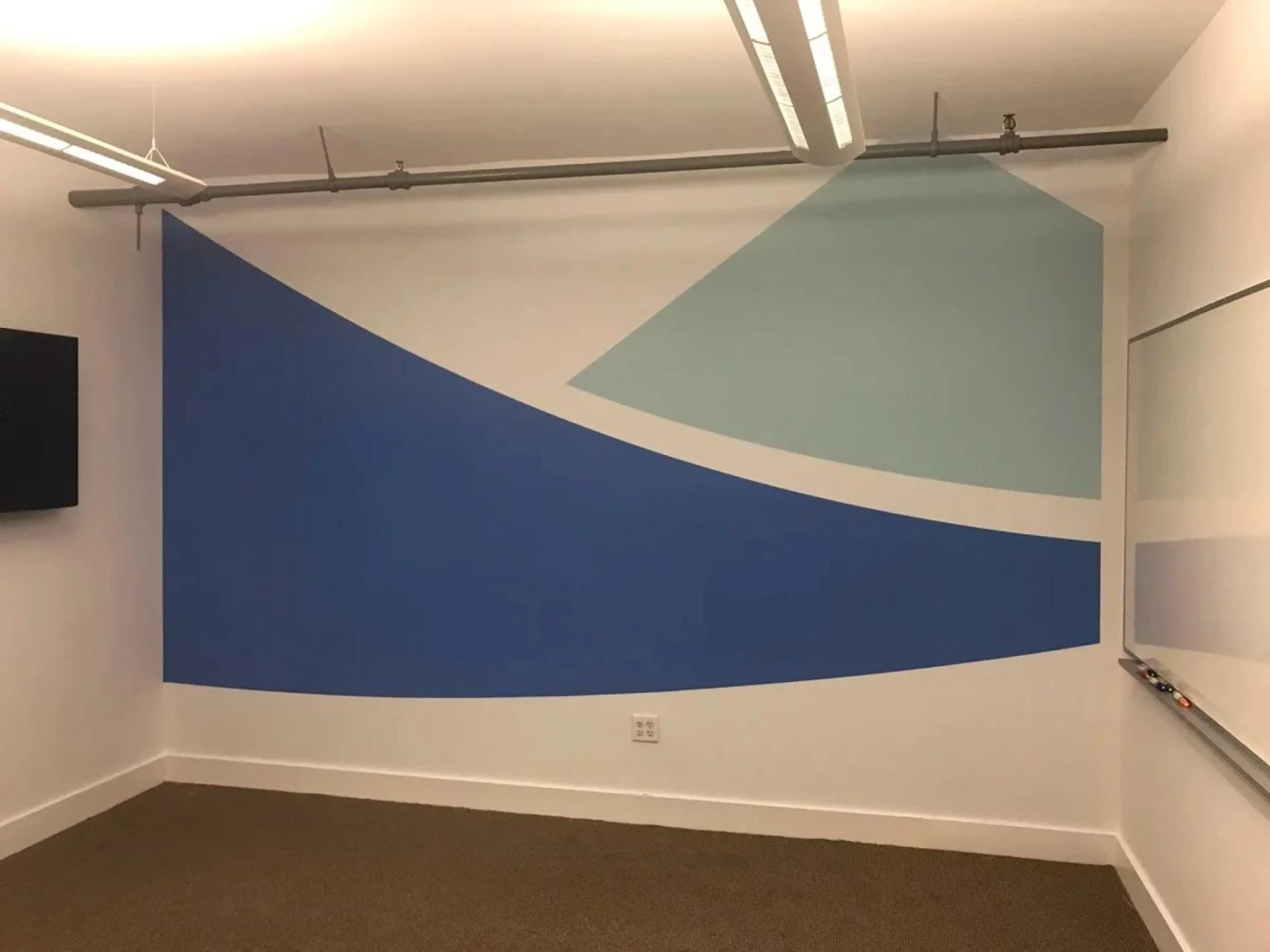 Top Benefits of Vinyl Wall Graphics for Businesses in Queens, NY
