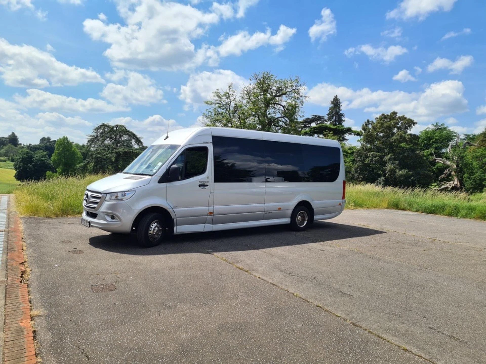 Choosing the Right 49–86-Seater Coach: A Guide for Group Travel