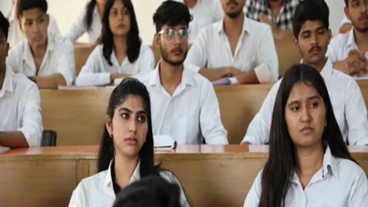 Fund Your Engineering Education: Scholarship and Loan Options