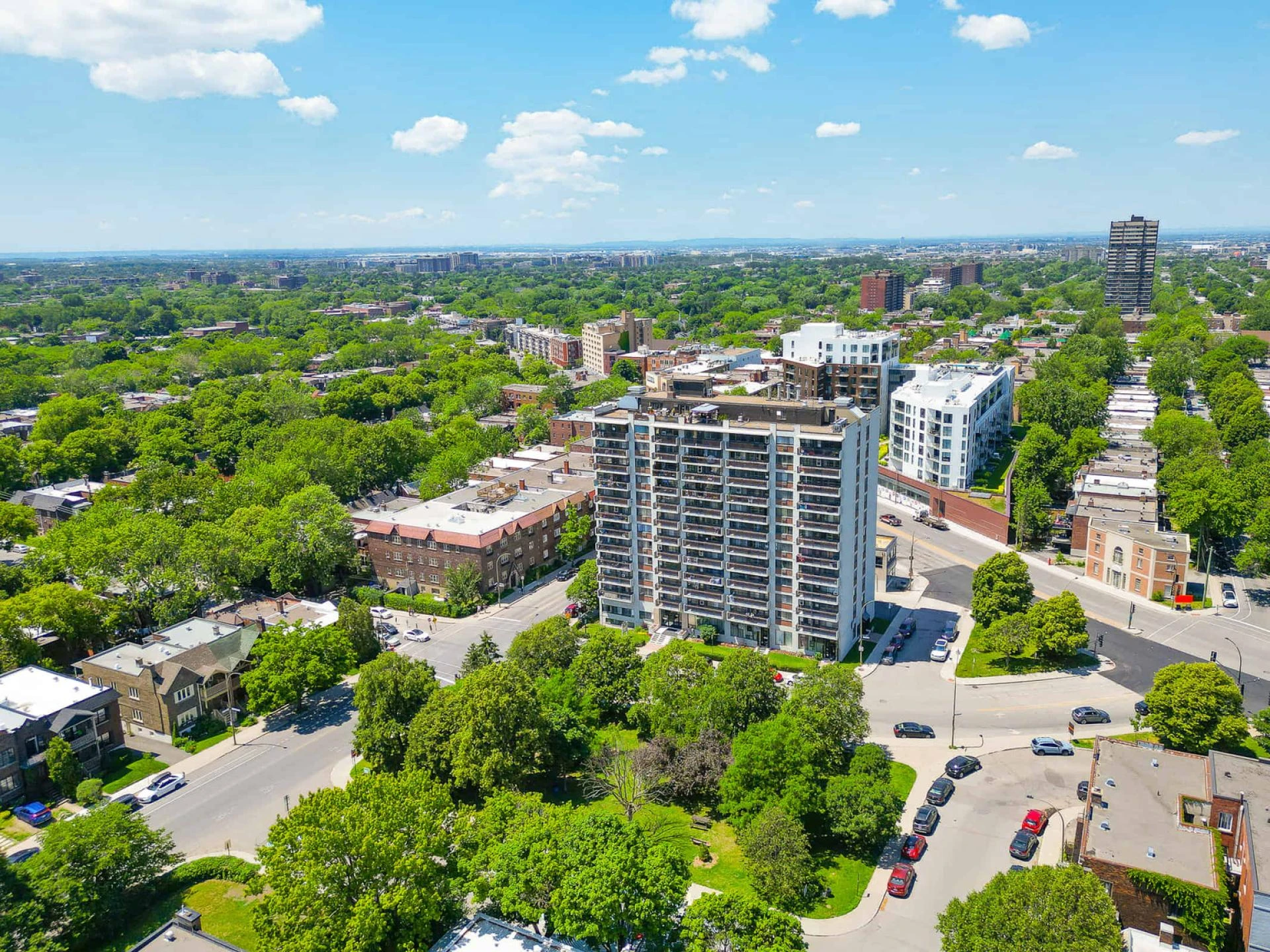 Why 5455 Rue de Terrebonne is a Great Rental Option in Montreal